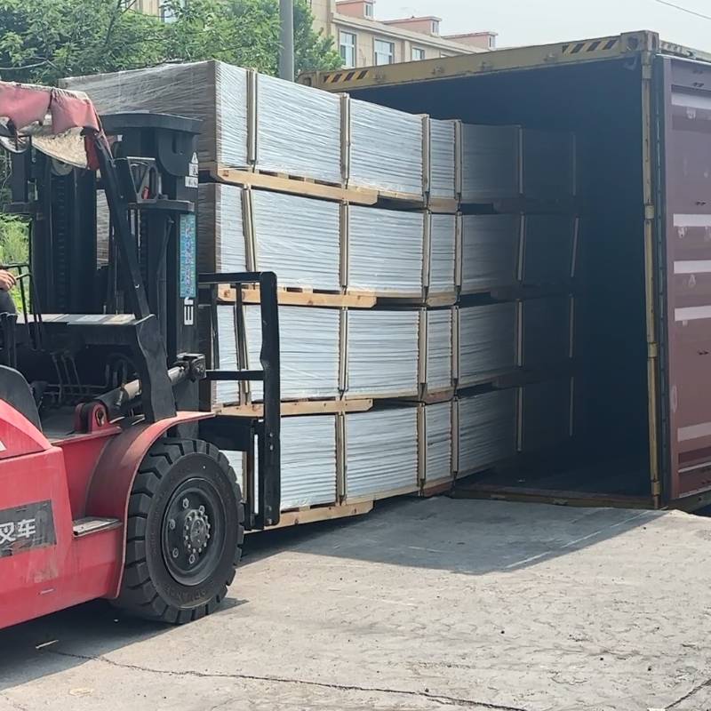 MDF molding loading for Flooring Wholesalers from Canada