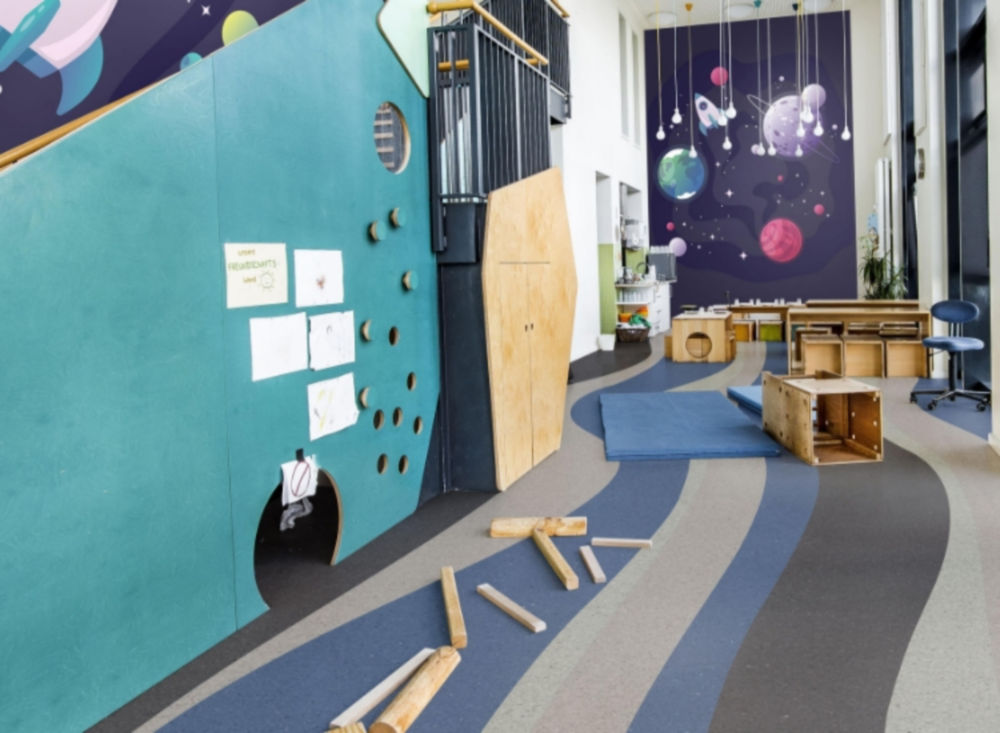 Homogeneous flooring for schools