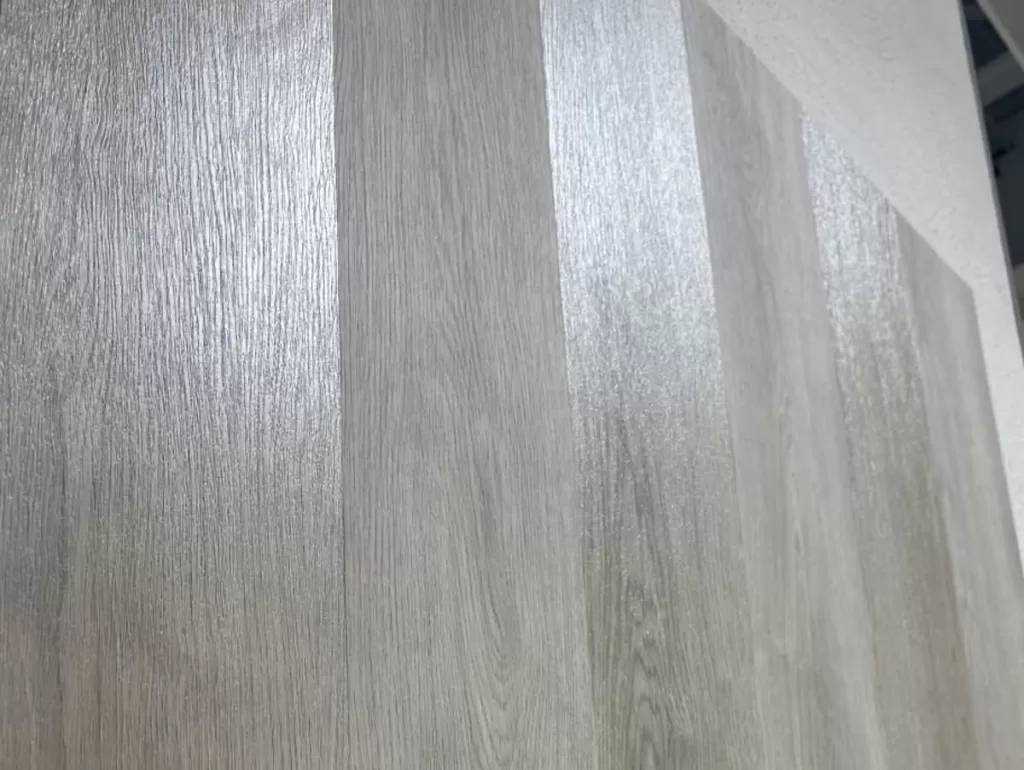 Glossiness of Ultra Matt Flooring and Standard SPC Flooring surface