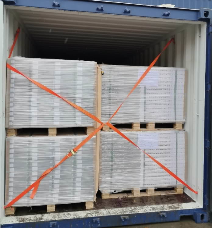 Vinyl Flooring Factory Checklist - How to Choose a Reliable Supplier SPC loading in container secured with straps